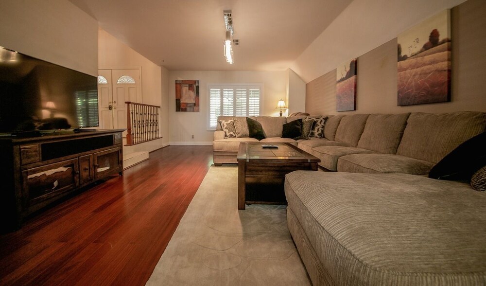 Luxurious 5BR near Las Vegas Strip