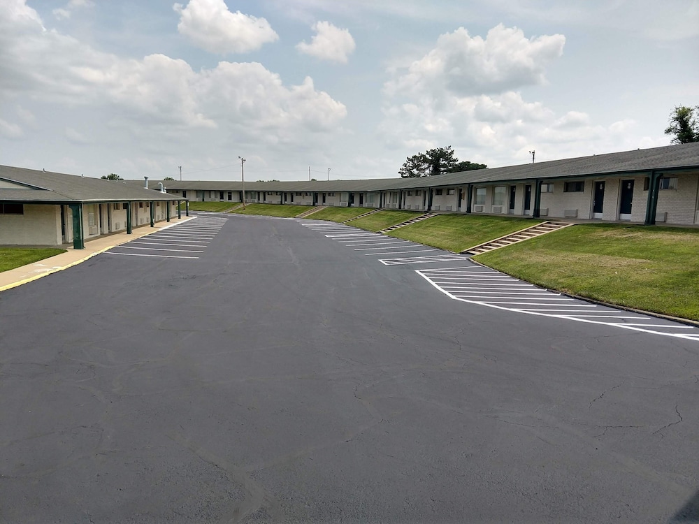 Topeka Plaza Inn - photo 25