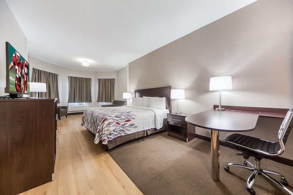 Red Roof Inn & Suites Omaha Council Bluffs - photo 20