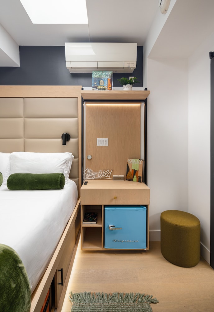 Little Charlie Hotel - photo 10