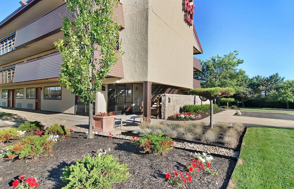Red Roof Inn Akron - photo 17