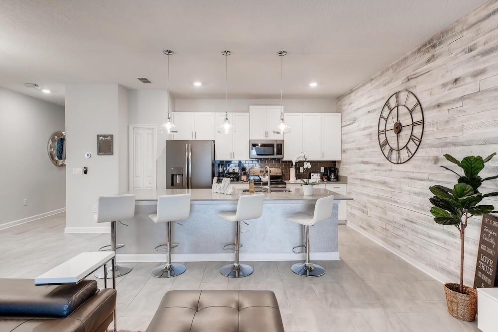 4802 LL Dream Getaway Luxury Townhome w Pool - photo 4