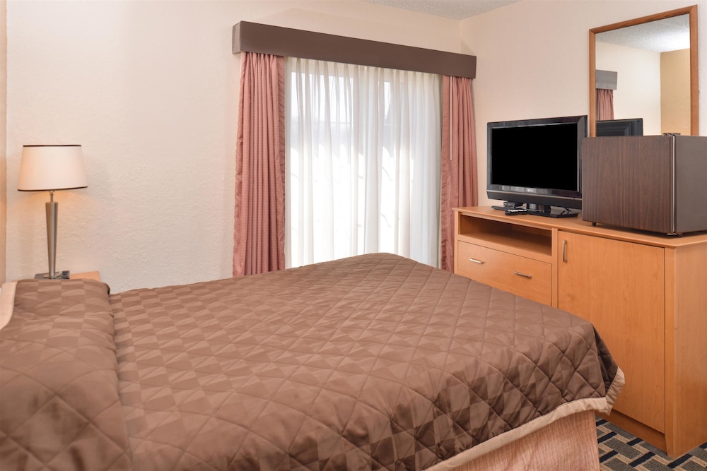 Americas Best Value Inn & Suites St. Cloud - photo 7