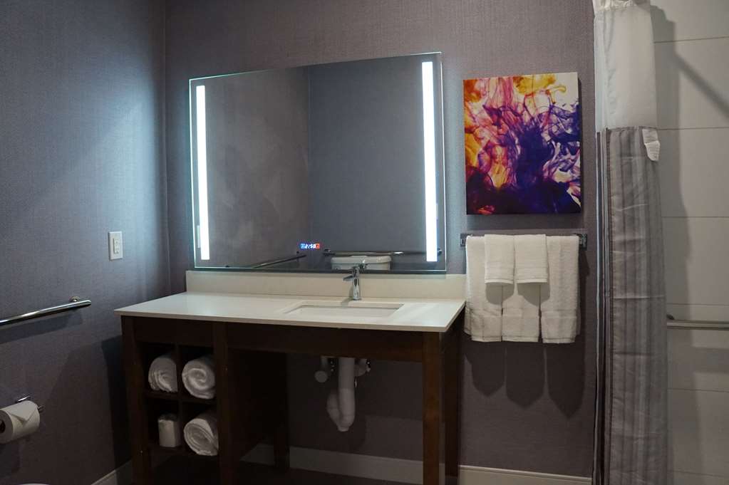 La Quinta Inn & Suites by Wyndham Lewisville - photo 24