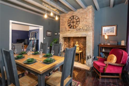 Characterful Terrace Retreat in County Durham Sleeps 6 — 4-Star Luxury Hotel in Stanley, United Kingdom