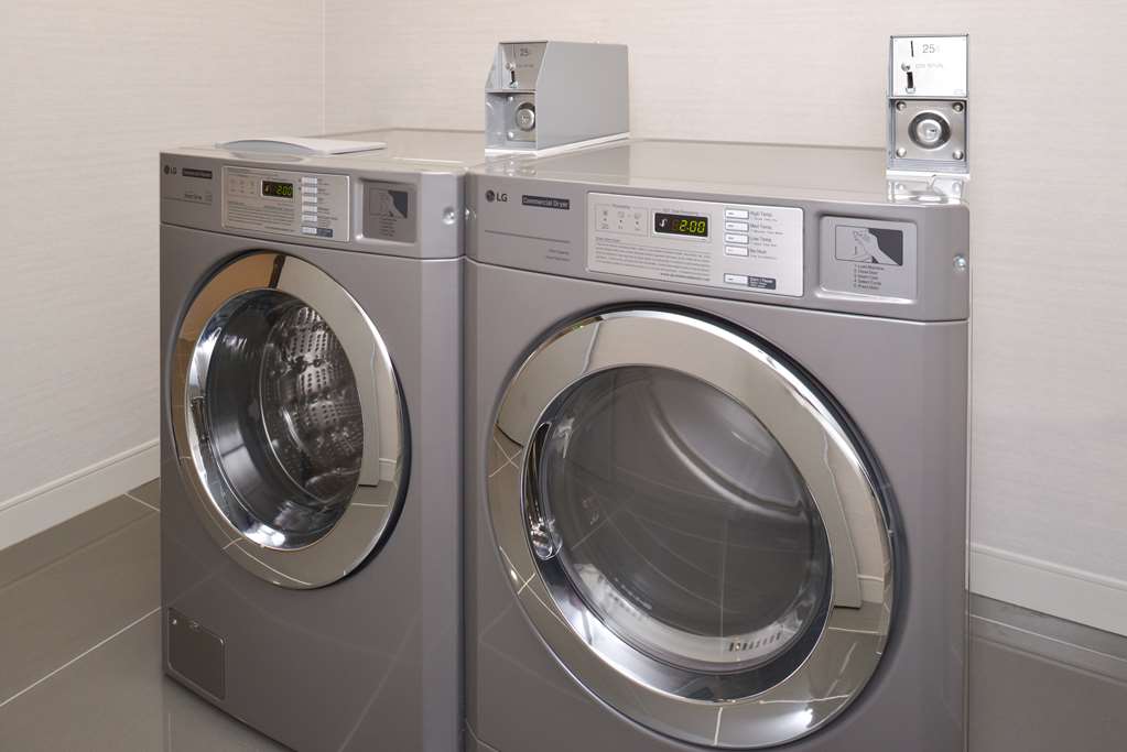 Best Western Plus Coalinga Inn - photo 11