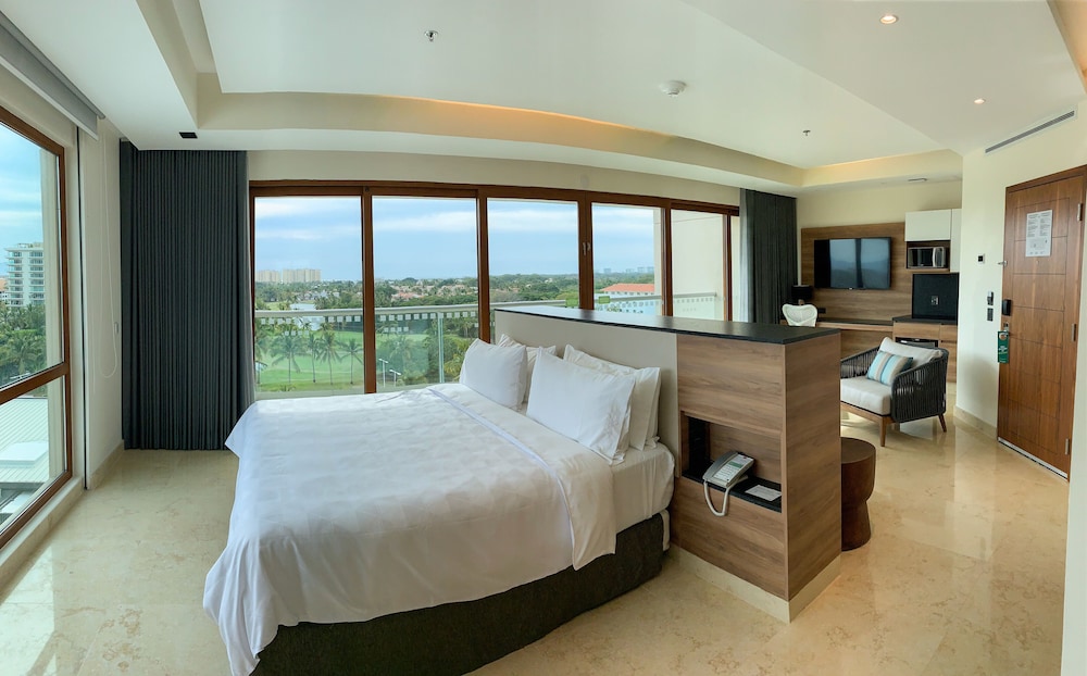Holiday Inn & Suites Puerto Vallarta Marina & Golf by IHG