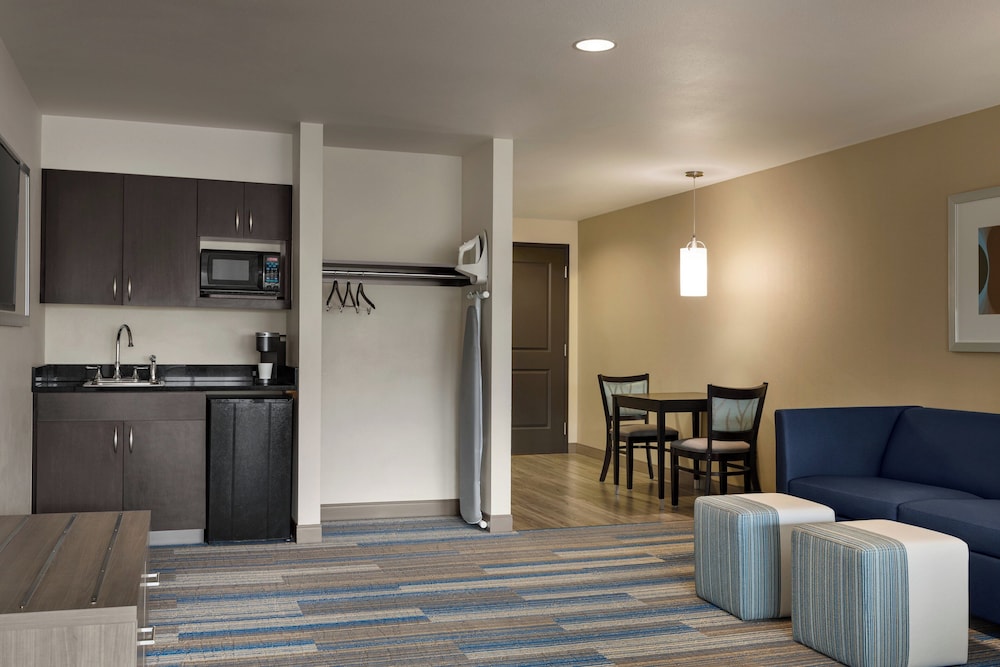 Holiday Inn Express & Suites Colorado Springs Central by IHG - photo 30