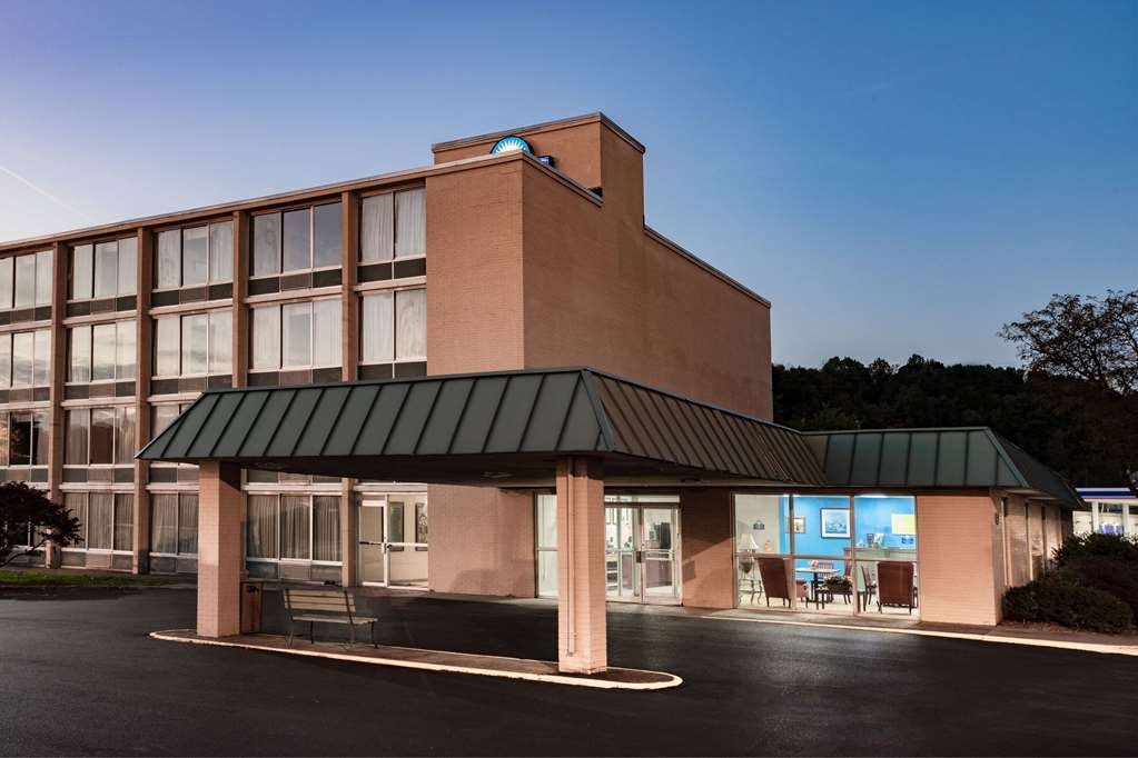 Days Inn by Wyndham Cambridge - photo 4