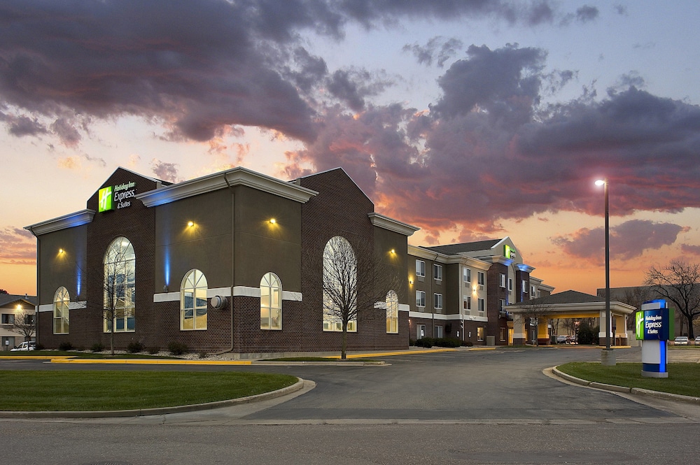 Holiday Inn Express & Suites Brookings an IHG Hotel - photo 2