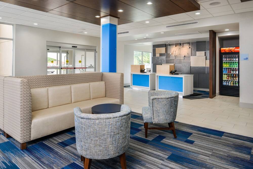 Holiday Inn Express & Suites Siloam Springs by IHG - photo 46