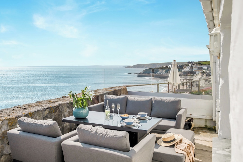 Loe Cottage — 4-Star Luxury Hotel in Helston, United Kingdom