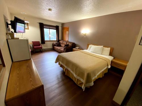 Woodlands Inn & Suites - photo 45