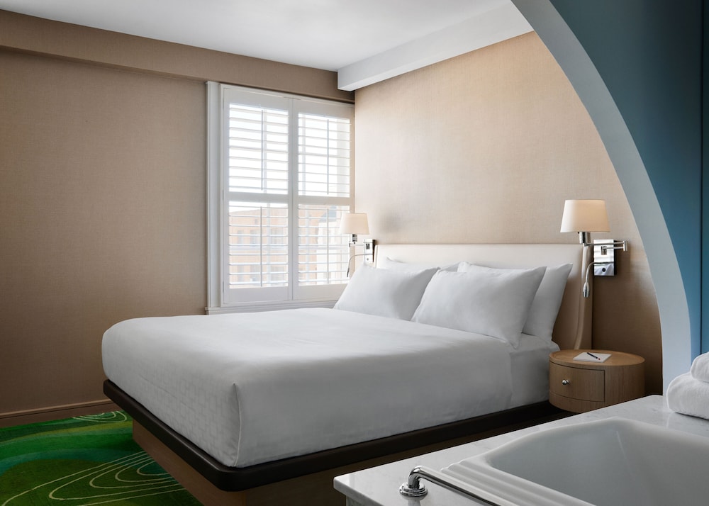 Pasadena Hotel & Pool - photo 20