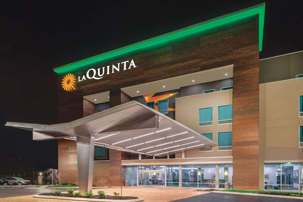 La Quinta Inn & Suites by Wyndham Cleveland TN - featured photo
