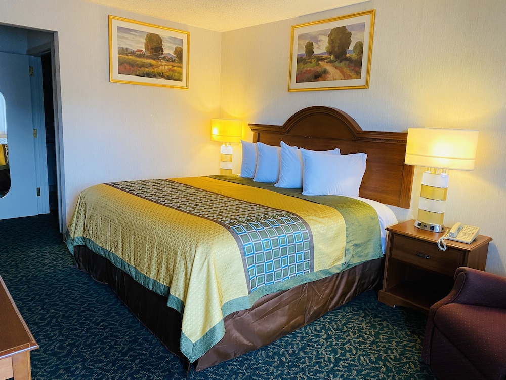 Harrisonville Inn & Suites - photo 10