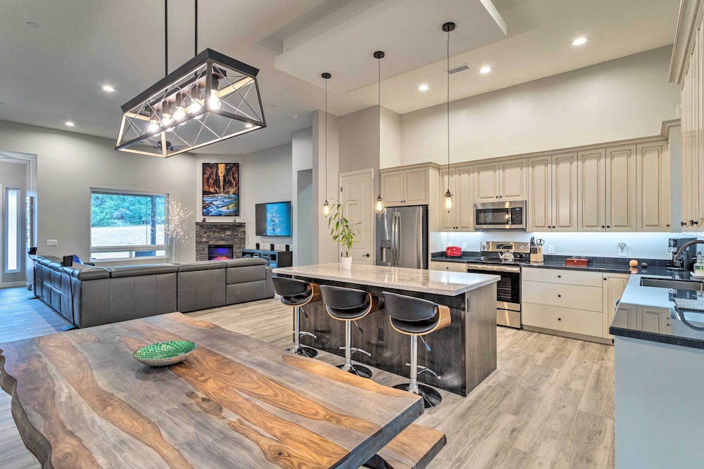 Sedona Retreat w Patio Bar & Swim Spa in Sedona, United States