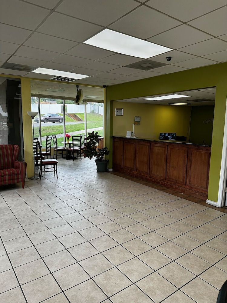 Charlotte Express Inn - photo 16