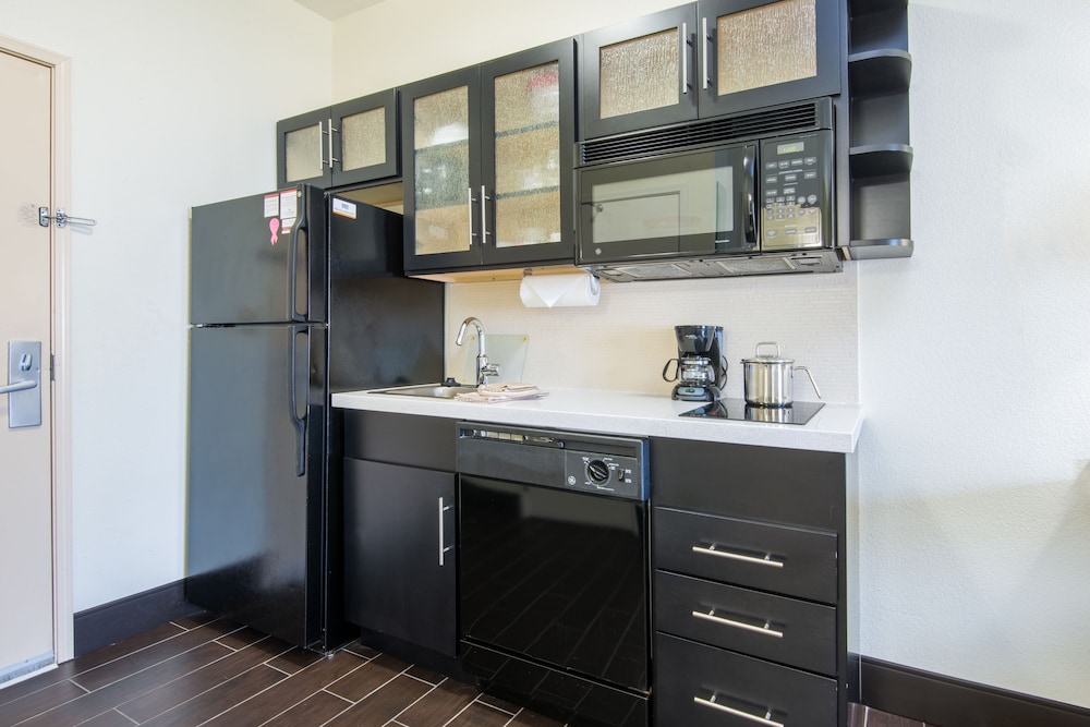 Candlewood Suites Jefferson City by IHG - photo 20