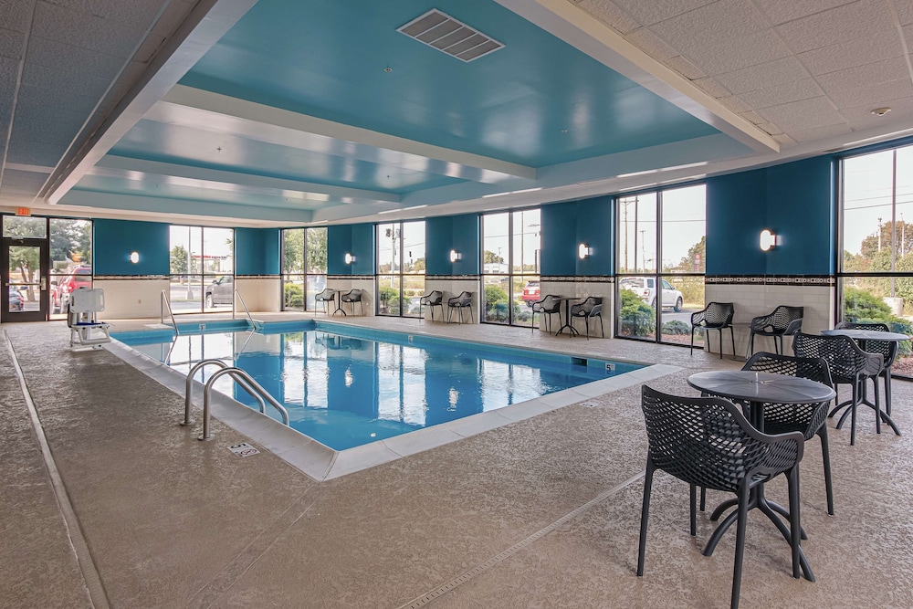 Hampton Inn Oak Grove Fort Campbell - photo 15