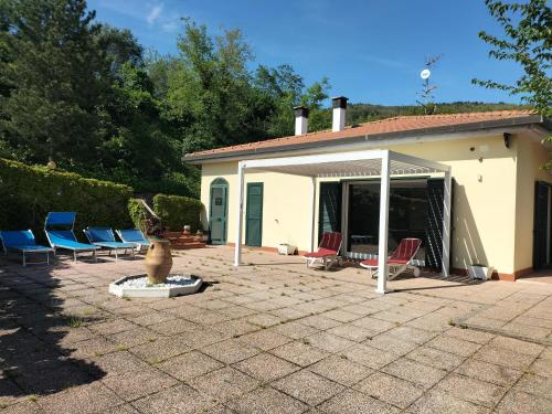 Villa Gloria Guest House — 4-Star Luxury Hotel in Tovo San Giacomo, Italy