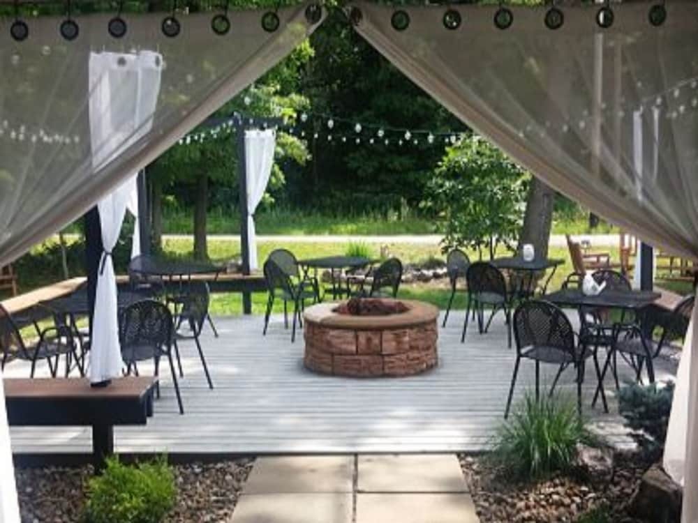 Deer Creek Winery at Brooks Estate — 4-Star Luxury Hotel in Clarion, United States
