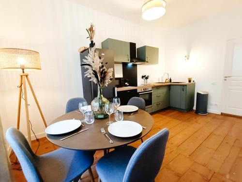 Cosy Perle & Calypso Centre Ville 4 Ch Pour 10 Personnes 2 Parkings in Pau, France
