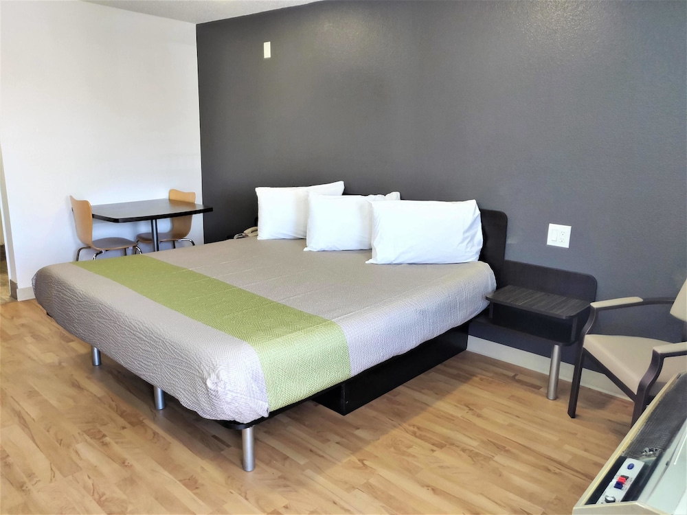 Studio 6 Fresno CA Extended Stay - photo 7