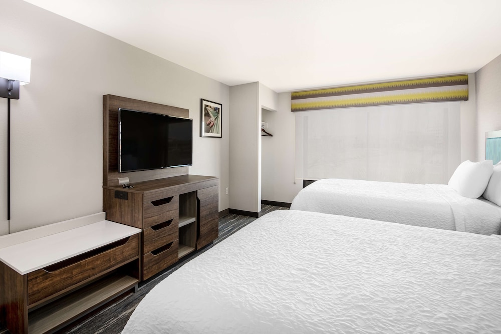 Hampton Inn & Suites Las Vegas Henderson - photo 20