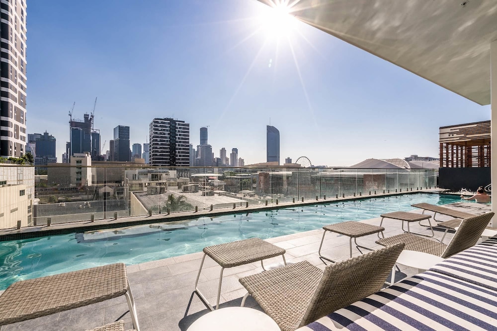 Adam Eve 2 Bedroom Luxury Apartment — 4-Star Luxury Hotel in South Brisbane, Australia