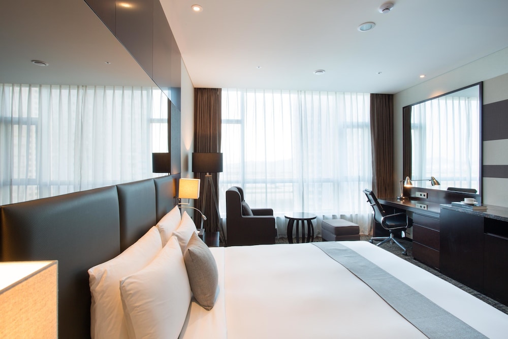 Isquare Hotel — Kimhae — photo 5