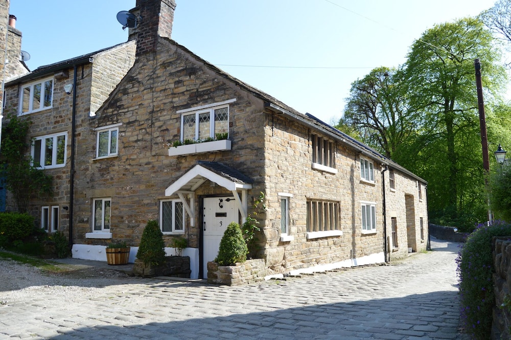 Goyt Cottage — 4-Star Luxury Hotel in Stockport, United Kingdom