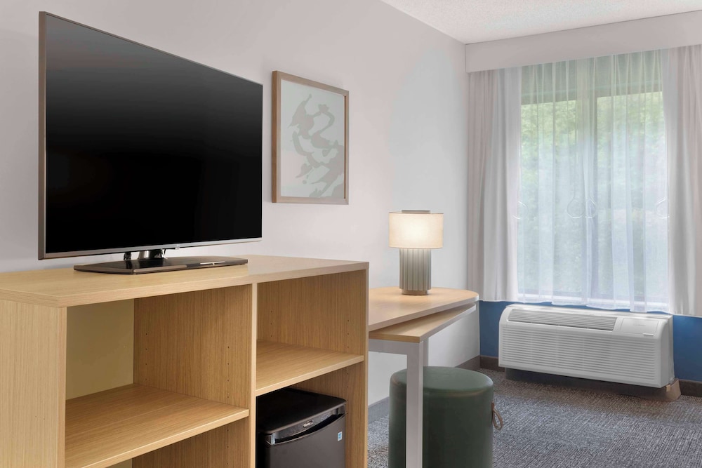 Spark by Hilton Newcomerstown - photo 23