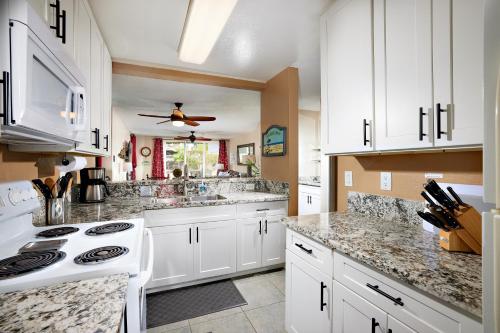 A17 Sand and Surf Retreat in Oceanside, United States