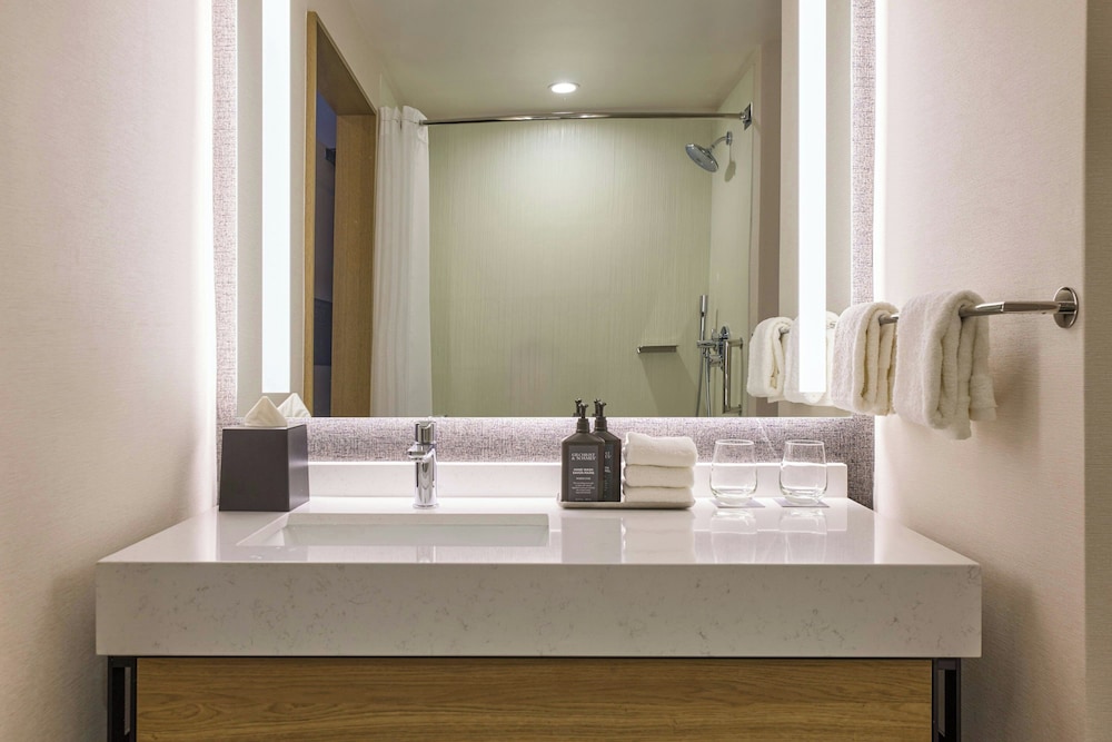 Sheraton Grand Sacramento Hotel - photo 37