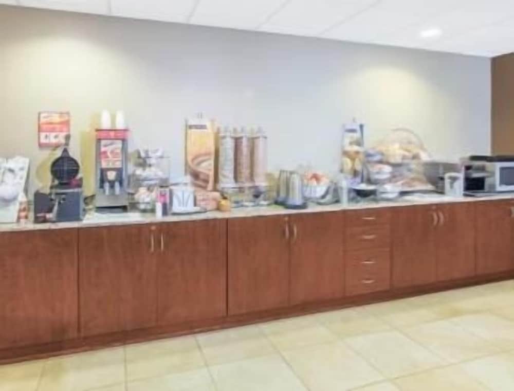 Microtel Inn & Suites by Wyndham Marietta - photo 20