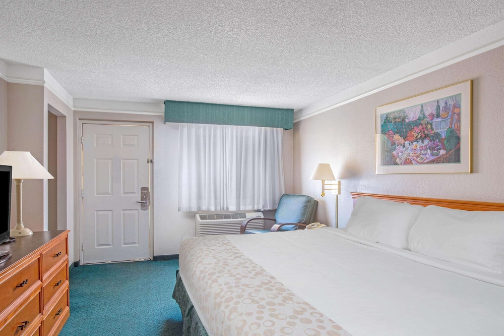 Days Inn by Wyndham Reno - photo 8