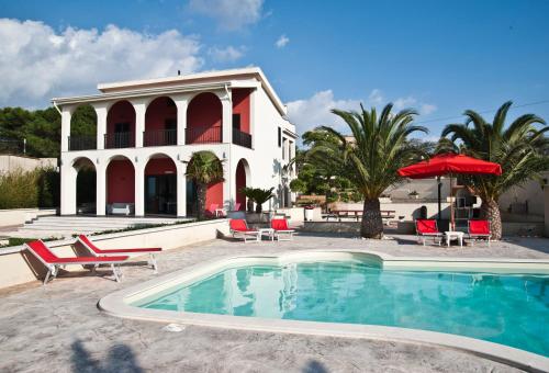 Villa Elena — 4-Star Luxury Hotel in Camastra, Italy