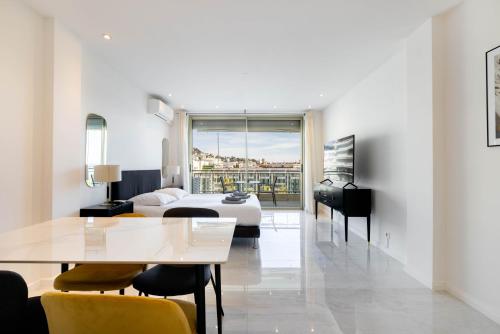 Agence Des Rsidences Appartements Des Rsidences Du Grand Htel — 4-Star Luxury Hotel in Cannes, France