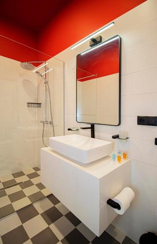 Stylish 1BR Apt In Tbilisi By Wehost