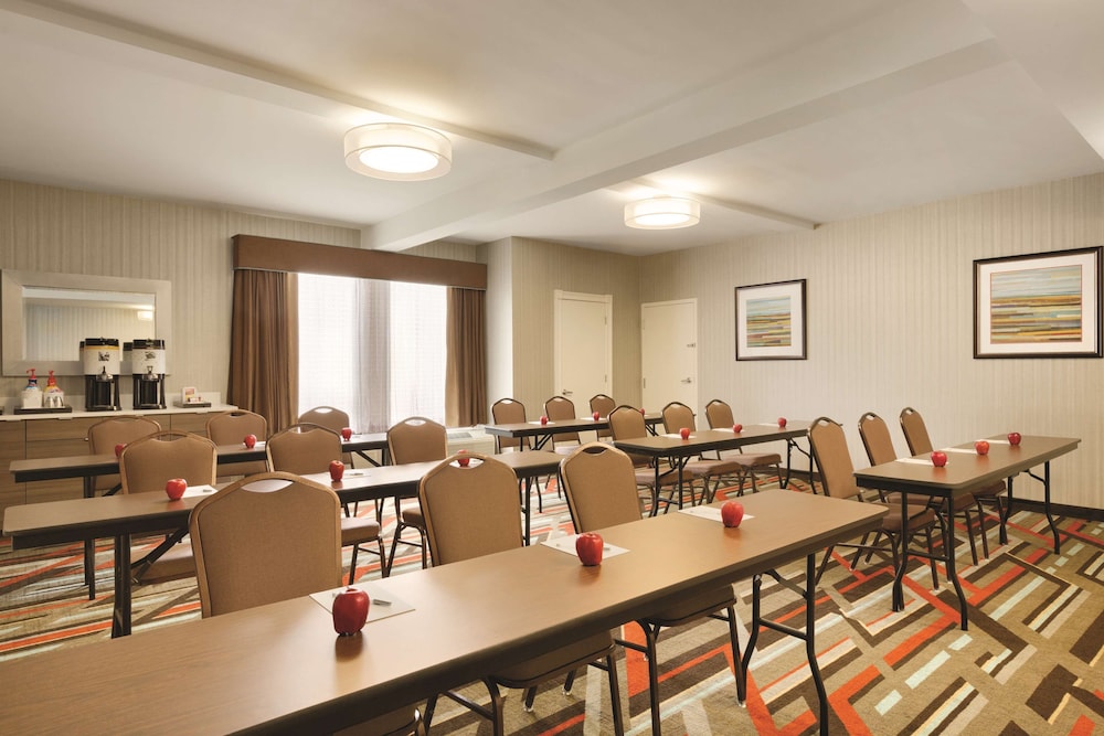 Hampton Inn Atlanta Buckhead - photo 22