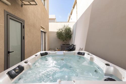 Elita suite private jacuzzi — 4-Star Luxury Hotel in Eilat, Israel