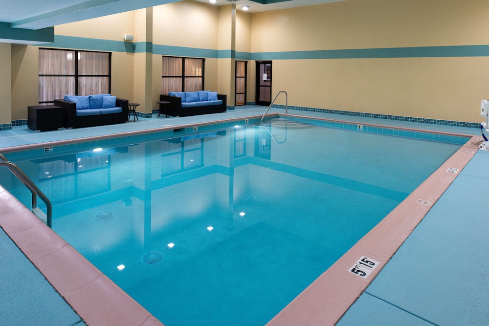 Hampton Inn Wytheville - photo 45