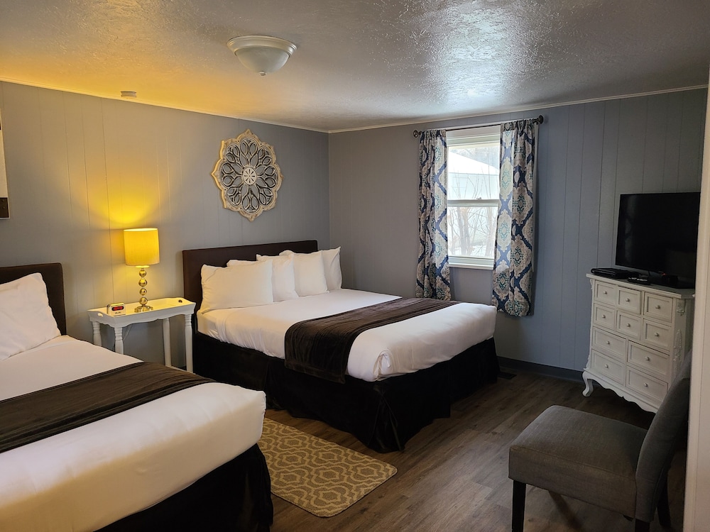 Lamplighter Cabins & Suites - photo 27