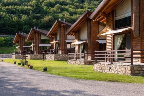 Natura Chalets - carbon neutral hotel in Karpenisi