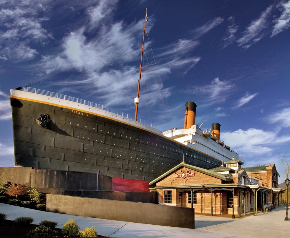 Cedar Lodge 204 — 4-Star Luxury Hotel in Pigeon Forge, United States