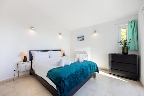 Casa Coruja — 4-Star Luxury Hotel in Luz, Portugal