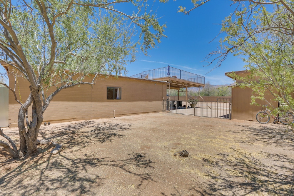 Oro Valley Retreat w Pool Spa & Rooftop Views - photo 31