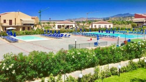 Casa Vacanze Isabella — 4-Star Luxury Hotel in Campofelice Di Roccella, Italy