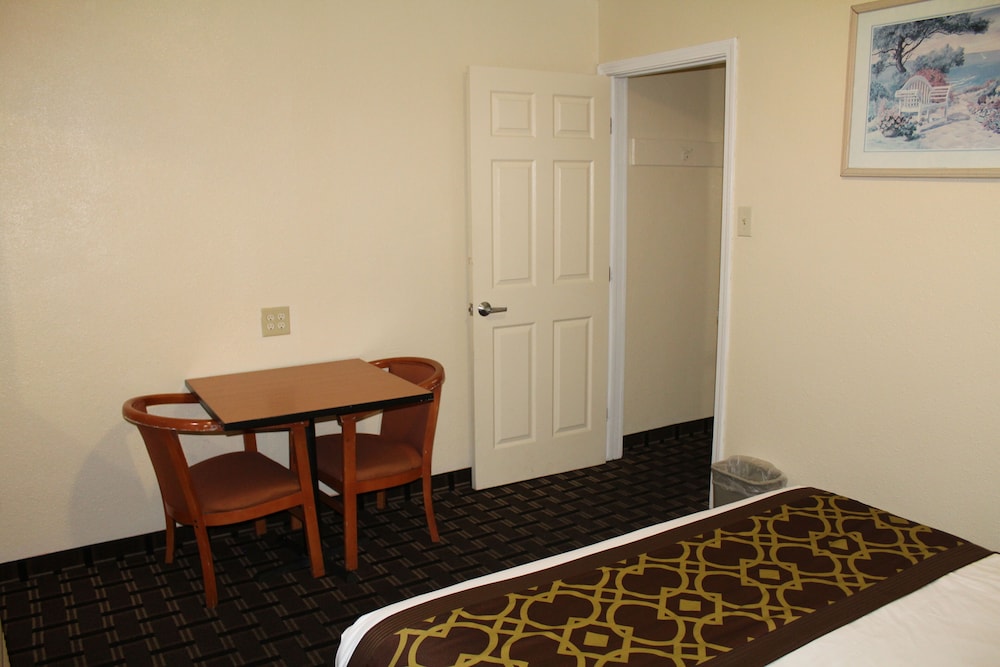 Riverside Inn & Suites Santa Cruz - photo 23